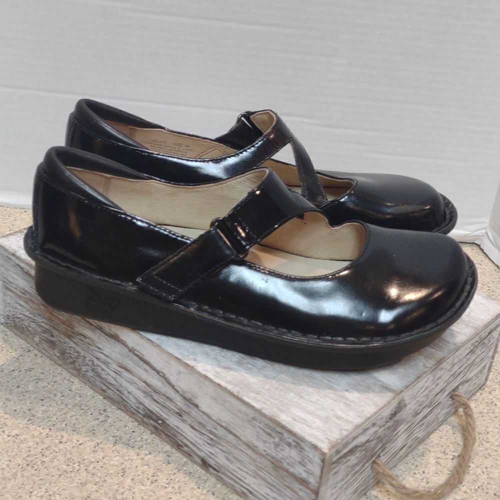 👍 Alegria Mary Jane Patent Leather Upper Size 38 WIDE. A11